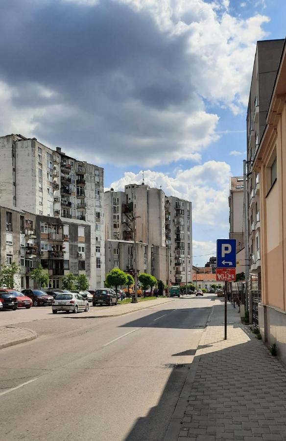 Nina Studio Apartment Bijeljina Exterior foto